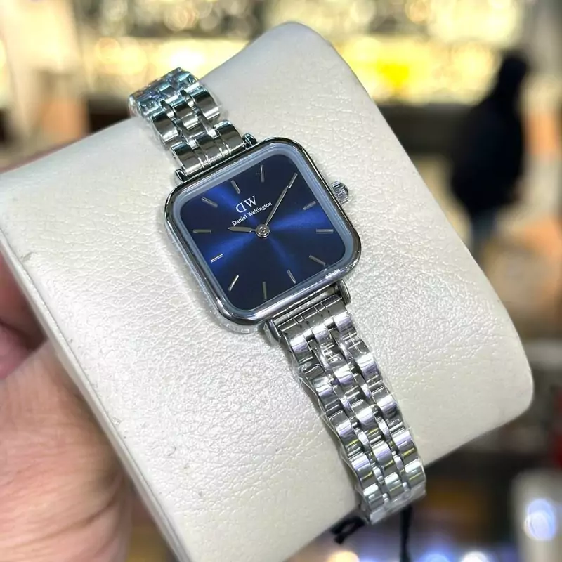 ساعت زنانه صفحه مربعی مارک دنیل ویلینگتون DW موتور ژاپن رنگ ثابت و با کیفیت